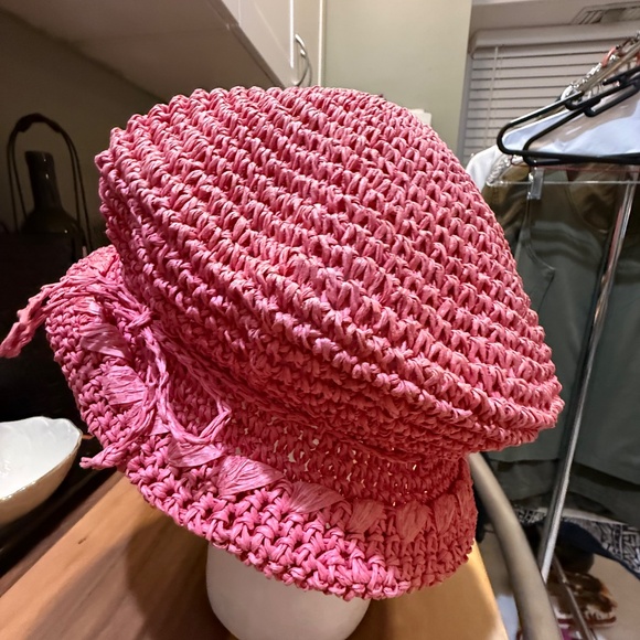 HAT VERY GOOD CONDITION - Picture 3 of 4